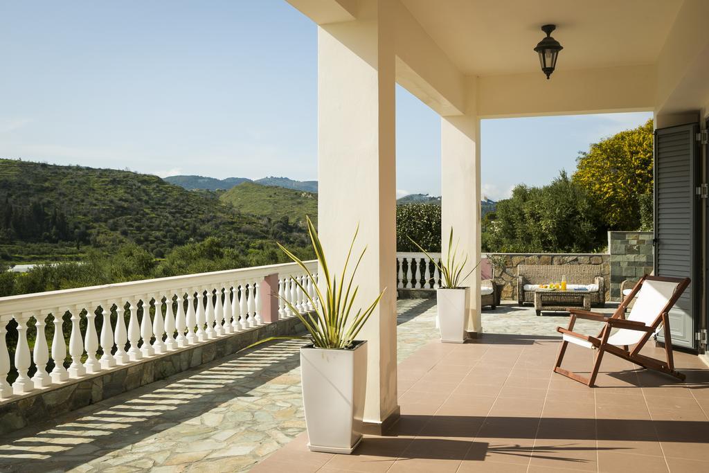 Villa Athinais Lixouri Exterior photo
